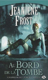 Frost, Jeaniene. Chasseuse de la nuit. Tome 1 : Au bord de la tombe