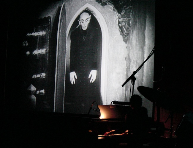 jill-tracy-2 Tracy, Jill. Interview avec l'auteur et interprète de Into the Land of Phantoms