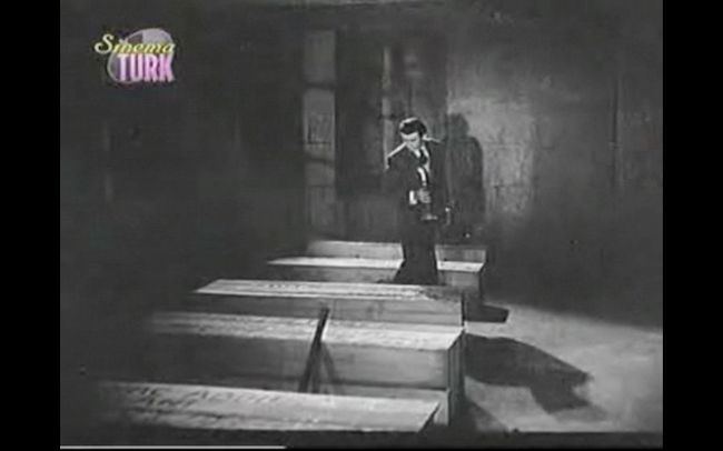 Muhtar, Mehmet. Drakula Istanbul'da. 1953