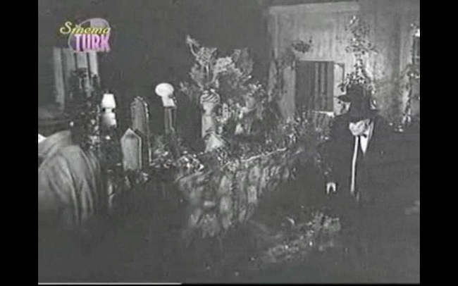 Muhtar, Mehmet. Drakula Istanbul'da. 1953