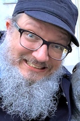 Hutchings, Tim. Interview avec le créateur de Chroniques d&rsquo;un vampire millénaire